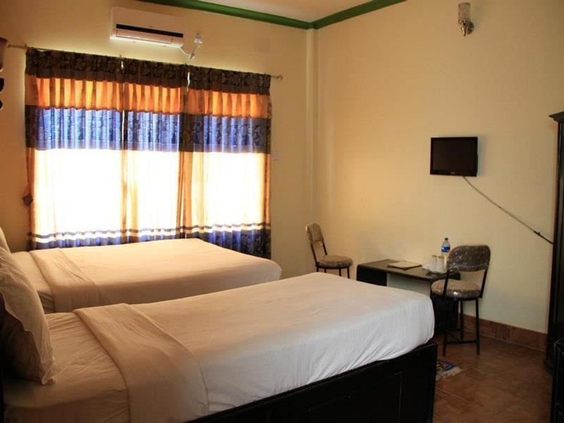 Golden Gate Hotel Покхара Екстер'єр фото