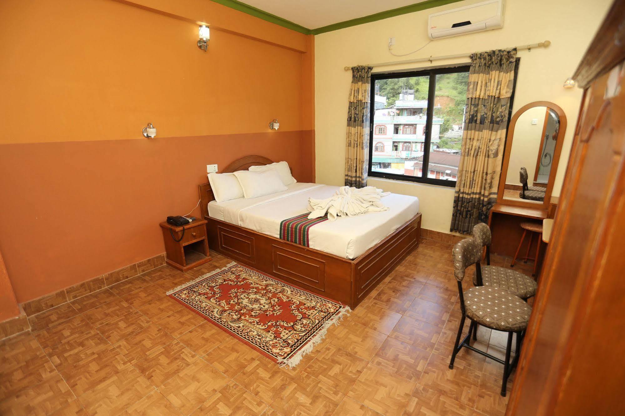 Golden Gate Hotel Покхара Екстер'єр фото