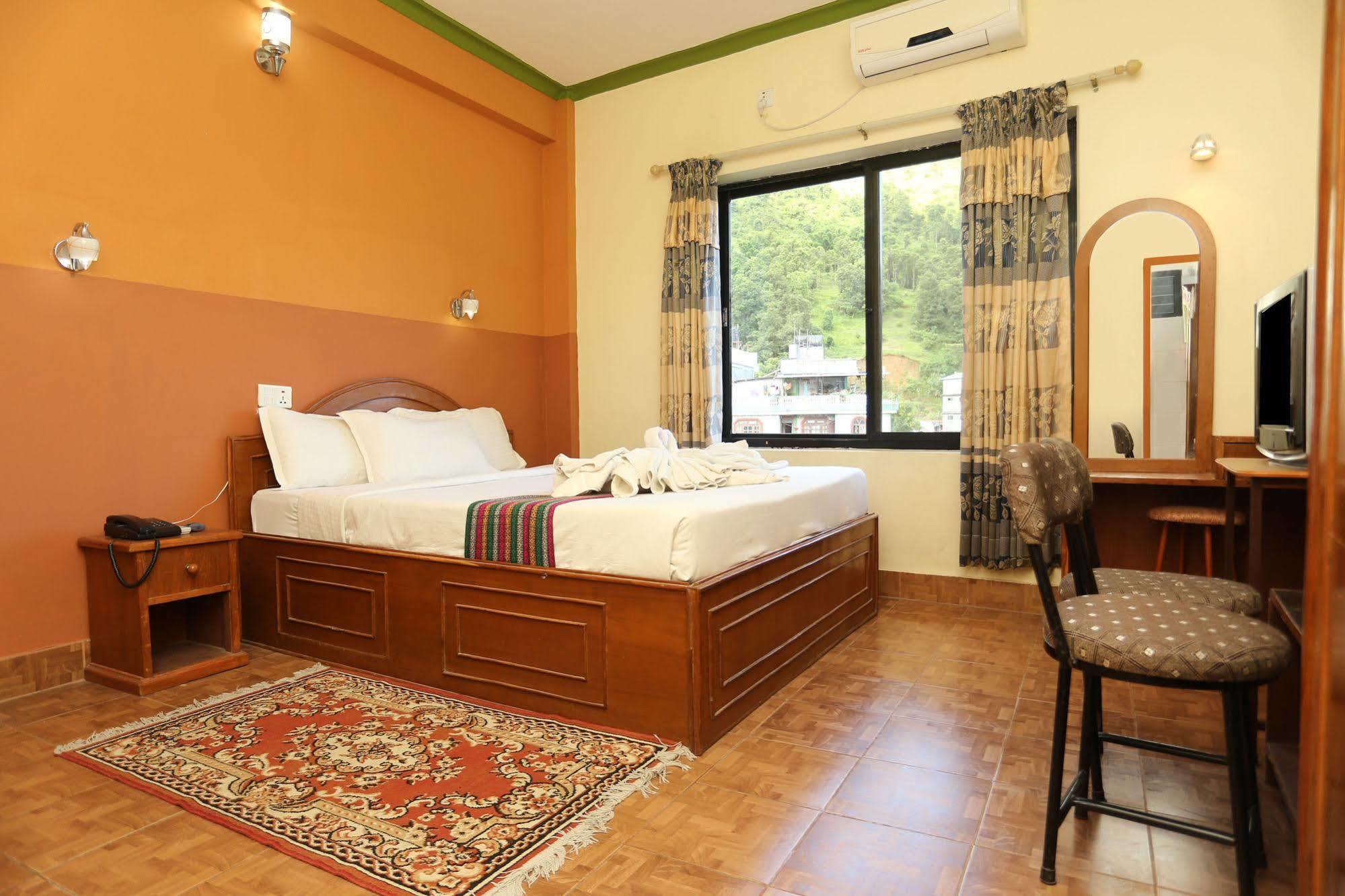 Golden Gate Hotel Покхара Екстер'єр фото