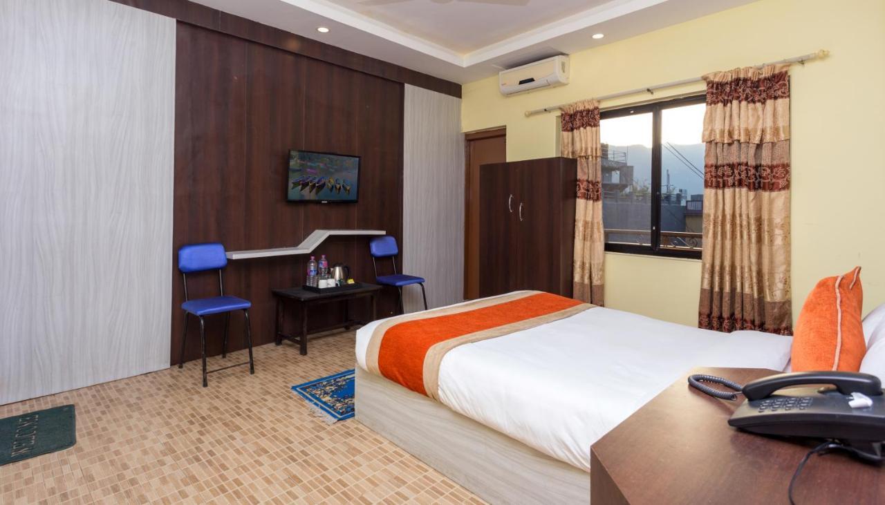 Golden Gate Hotel Покхара Екстер'єр фото